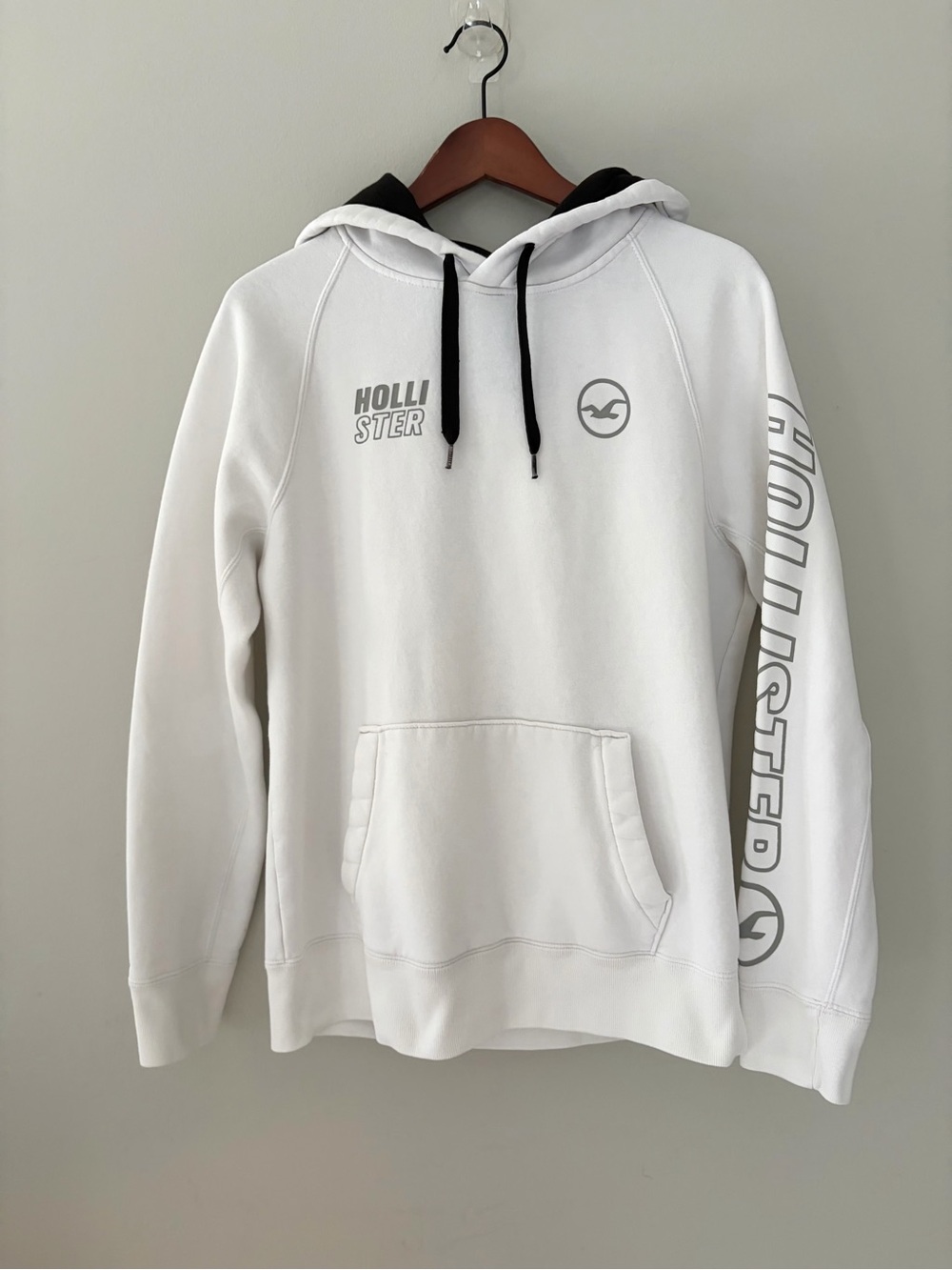 Hollister California White Graphic Hoodie size Medium Gray Logo Sleeve Unisex